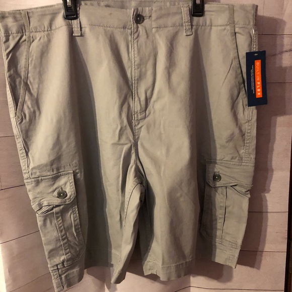 Old Navy Other - BNWT Old Navy cargo shorts size 42